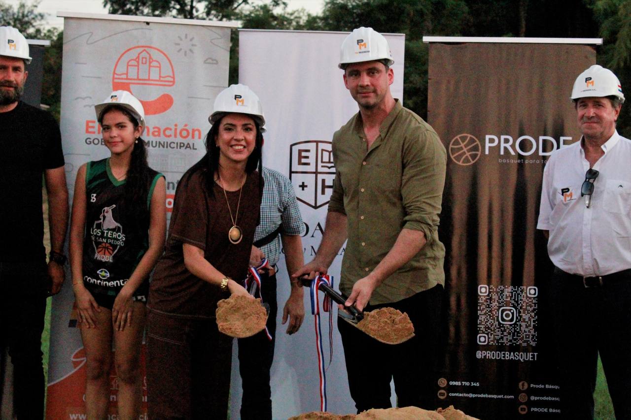 Ceremonia de inauguración con representantes de la Fundación, Gobierno Municipal y PRODE
